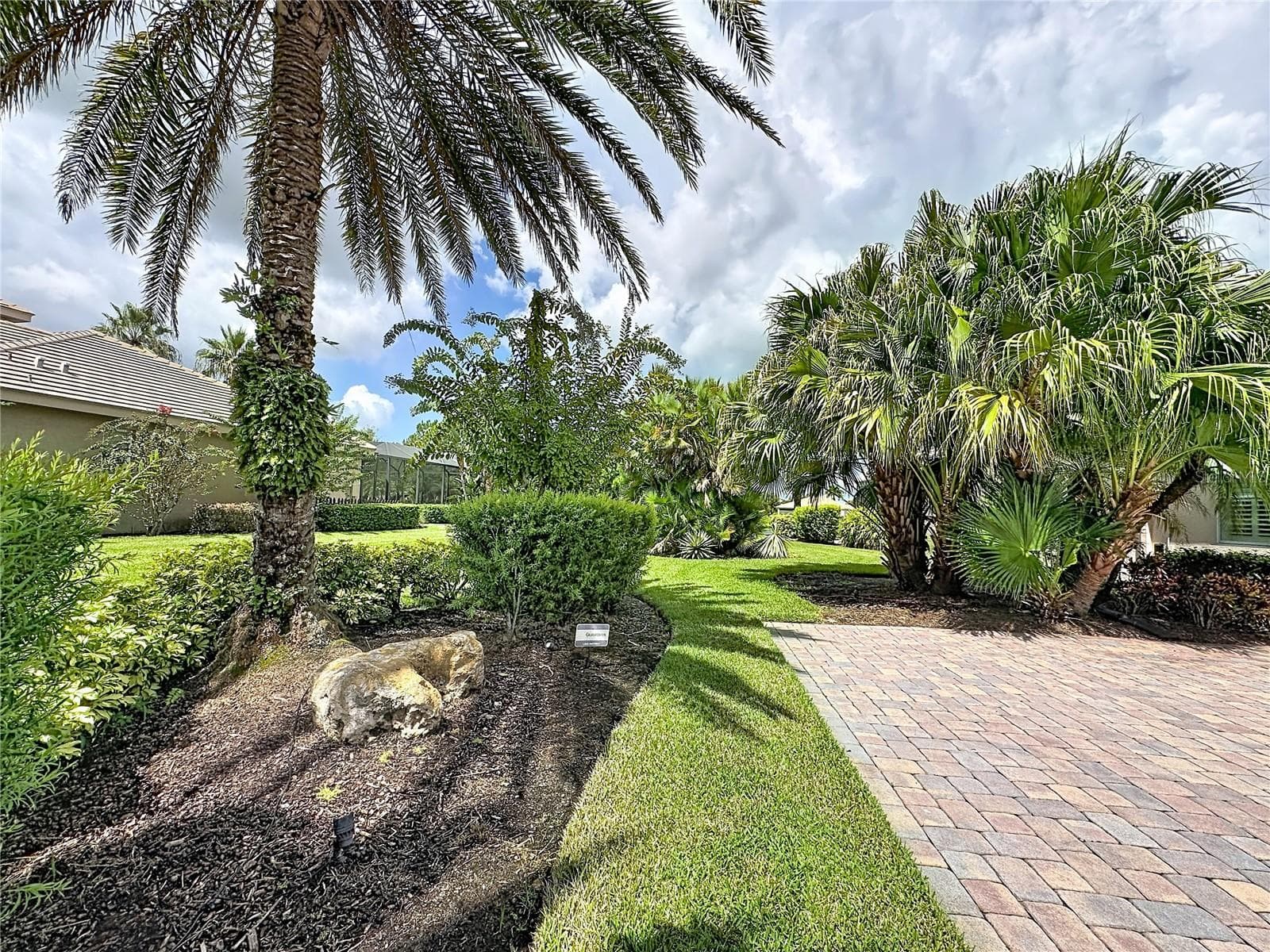 Upgraded Landscaping - 210 166TH ST NE, BRADENTON