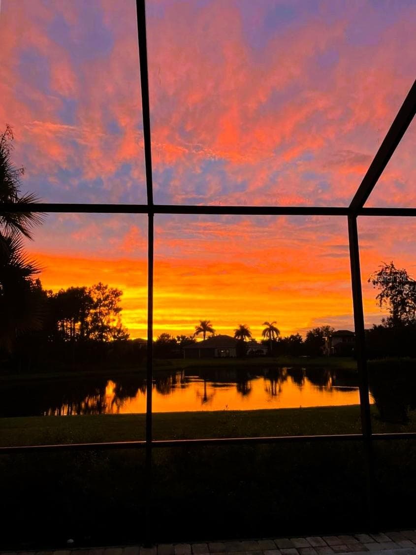 Front Row Seat to Flawless Sunsets - 210 166TH ST NE, BRADENTON