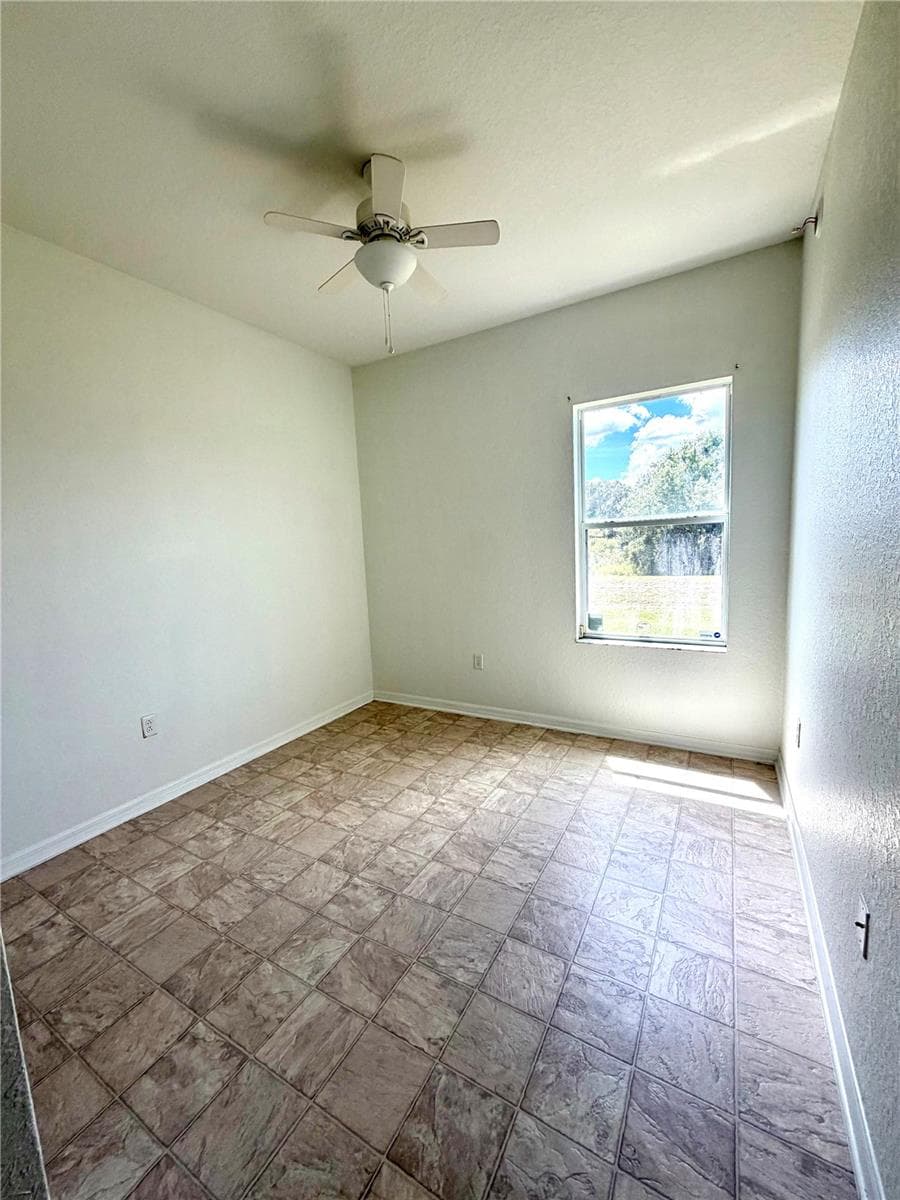 third bedroom - 520 HIGHLAND MEADOWS AVE, DAVENPORT