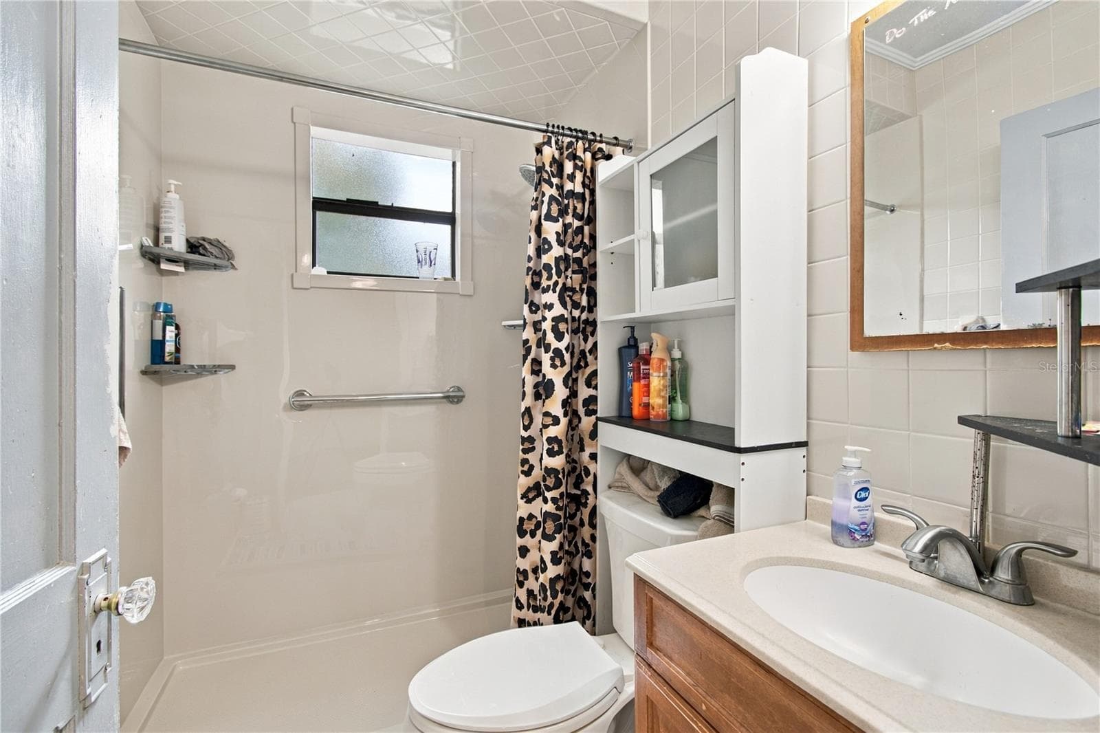 First Floor bath - 2501 57TH PL N, ST PETERSBURG