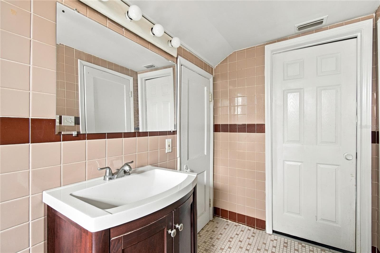 2nd floor bath - 2501 57TH PL N, ST PETERSBURG