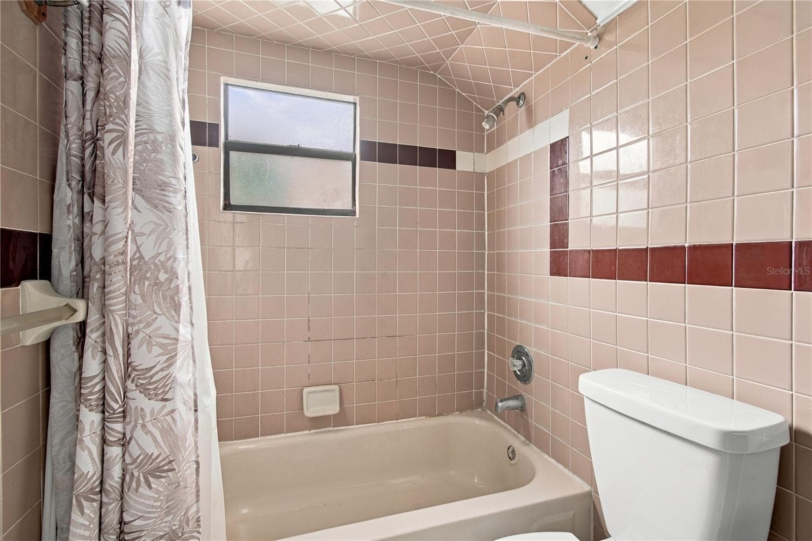 2nd floor bath - 2501 57TH PL N, ST PETERSBURG