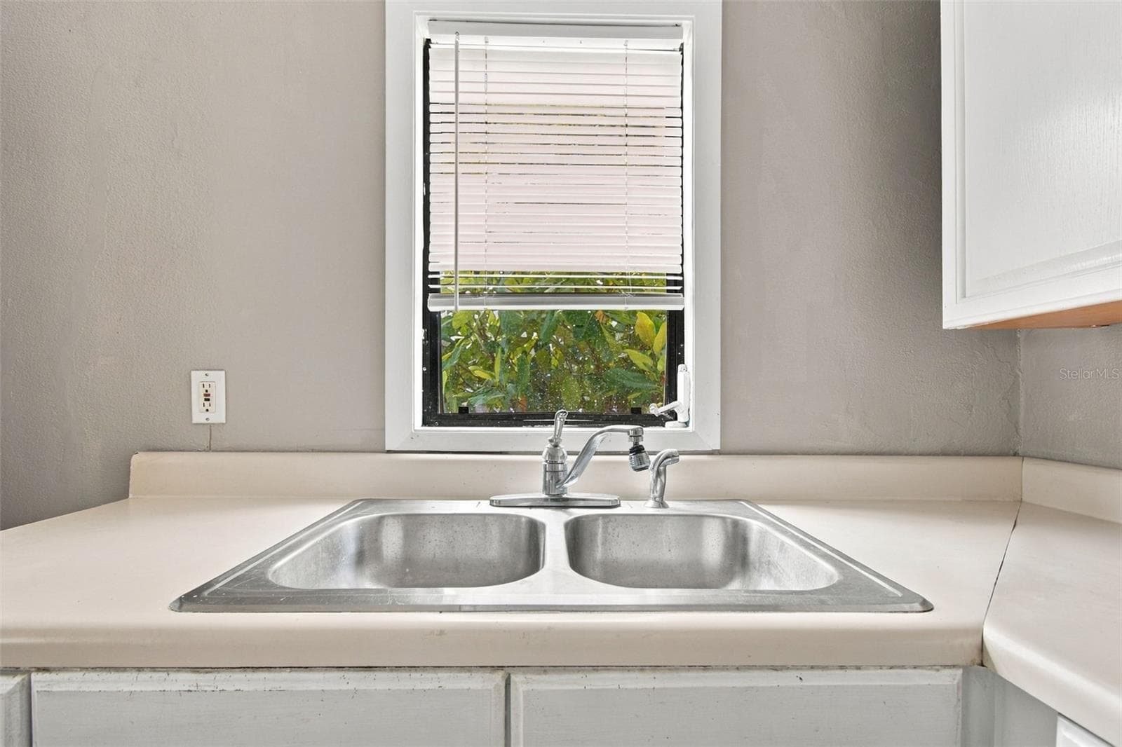 Kitchen Unit B - 2501 57TH PL N, ST PETERSBURG