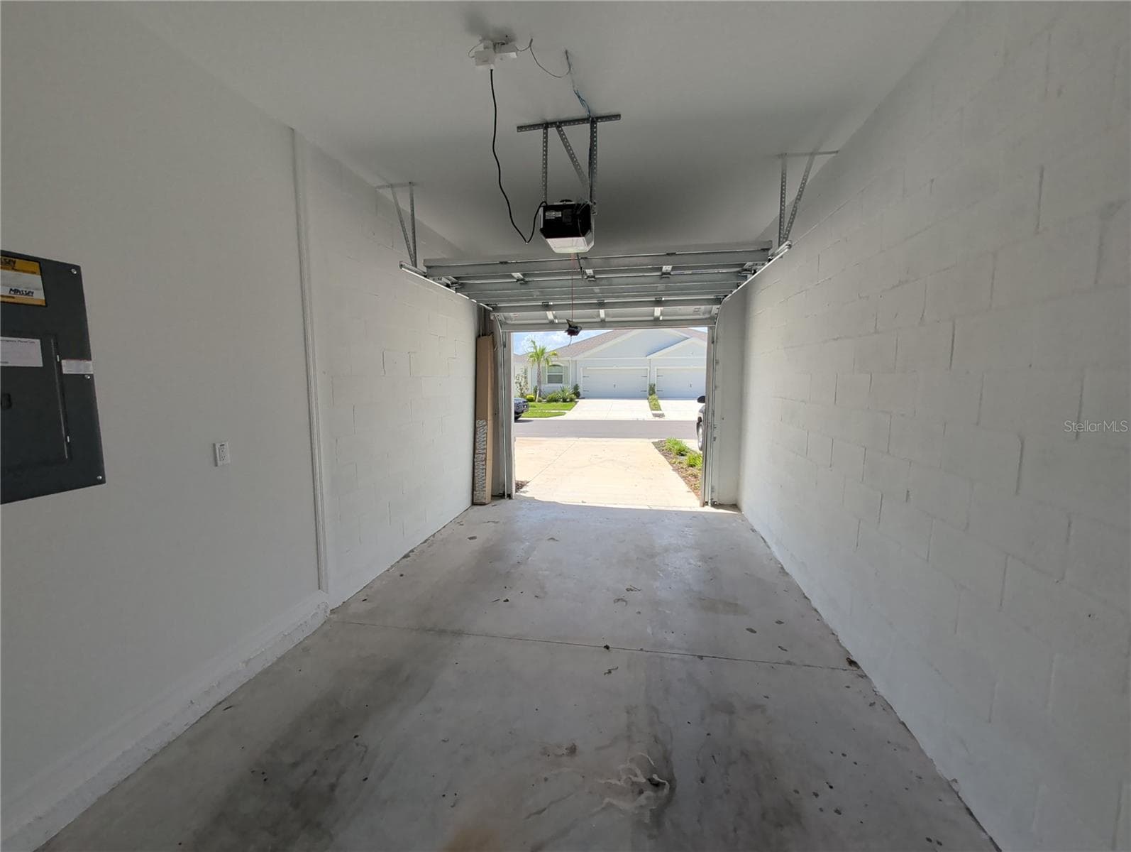 Single Garage - 4057 WESTWOOD FIELDS LOOP, PLANT CITY