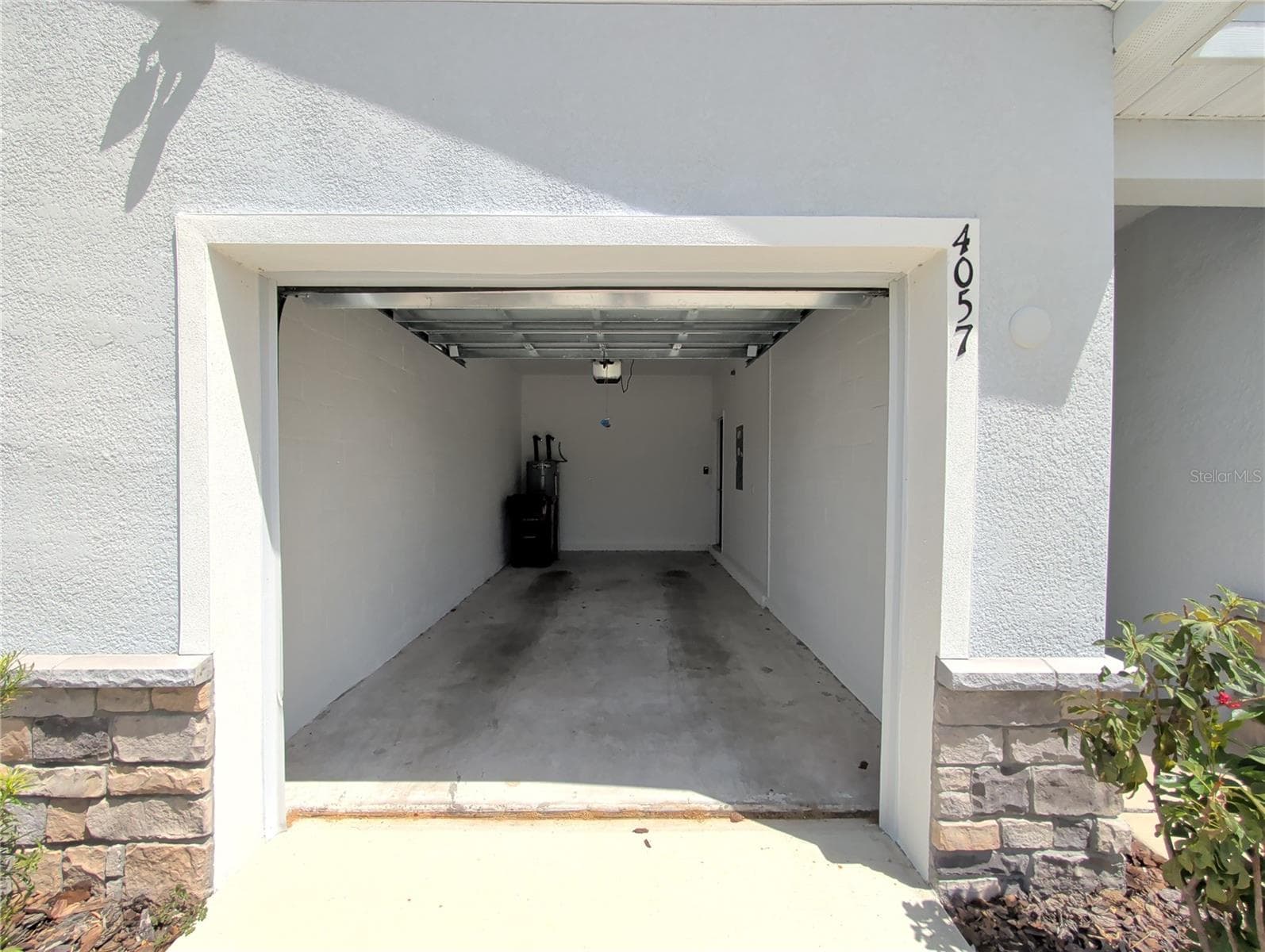 Single Garage - 4057 WESTWOOD FIELDS LOOP, PLANT CITY