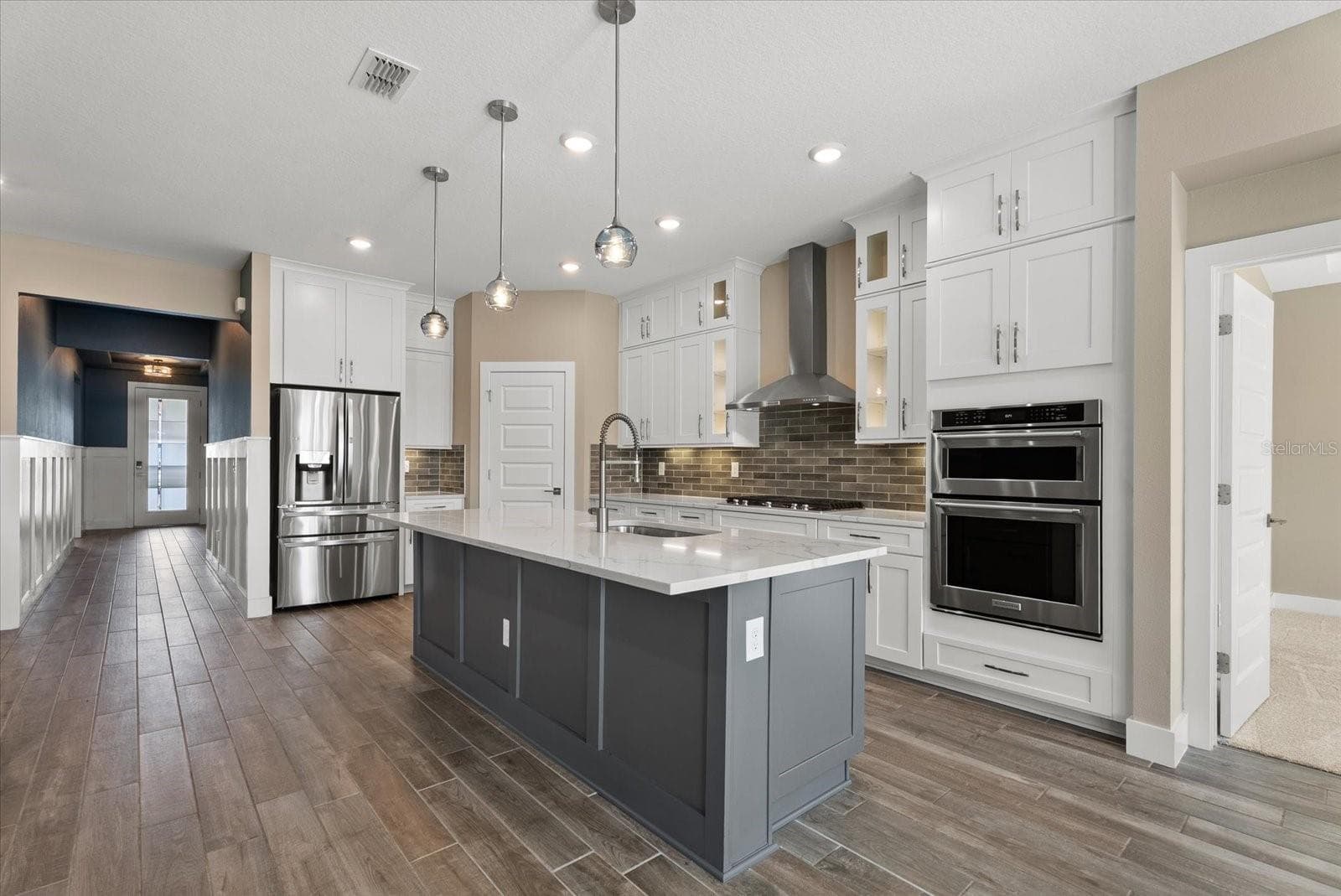 Island breakfast bar - 3536 BIG SKY WAY, BRADENTON