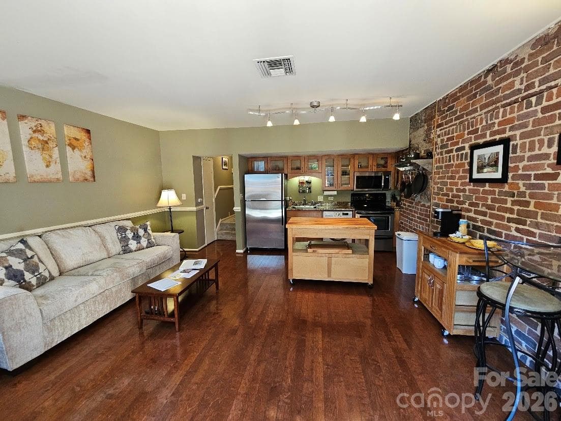 Single Family Residence at 229 N Poplar Street, Charlotte, photo 3 of 14