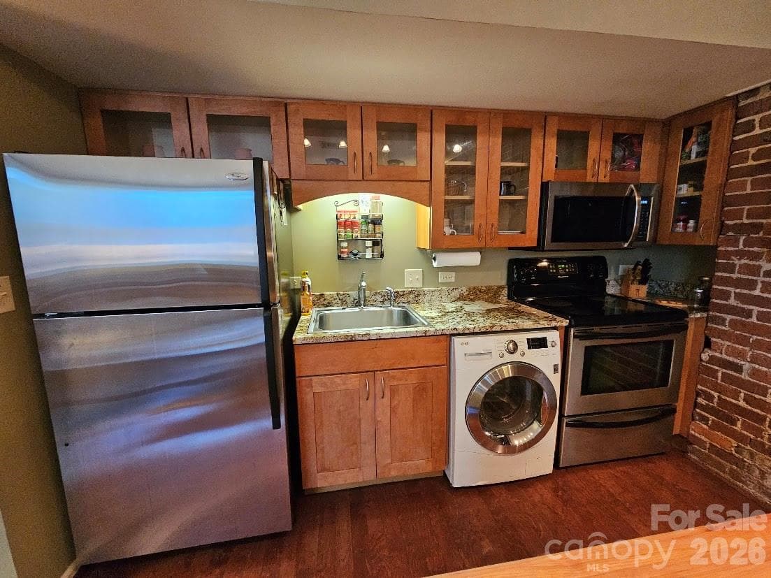 Single Family Residence at 229 N Poplar Street, Charlotte, photo 6 of 14