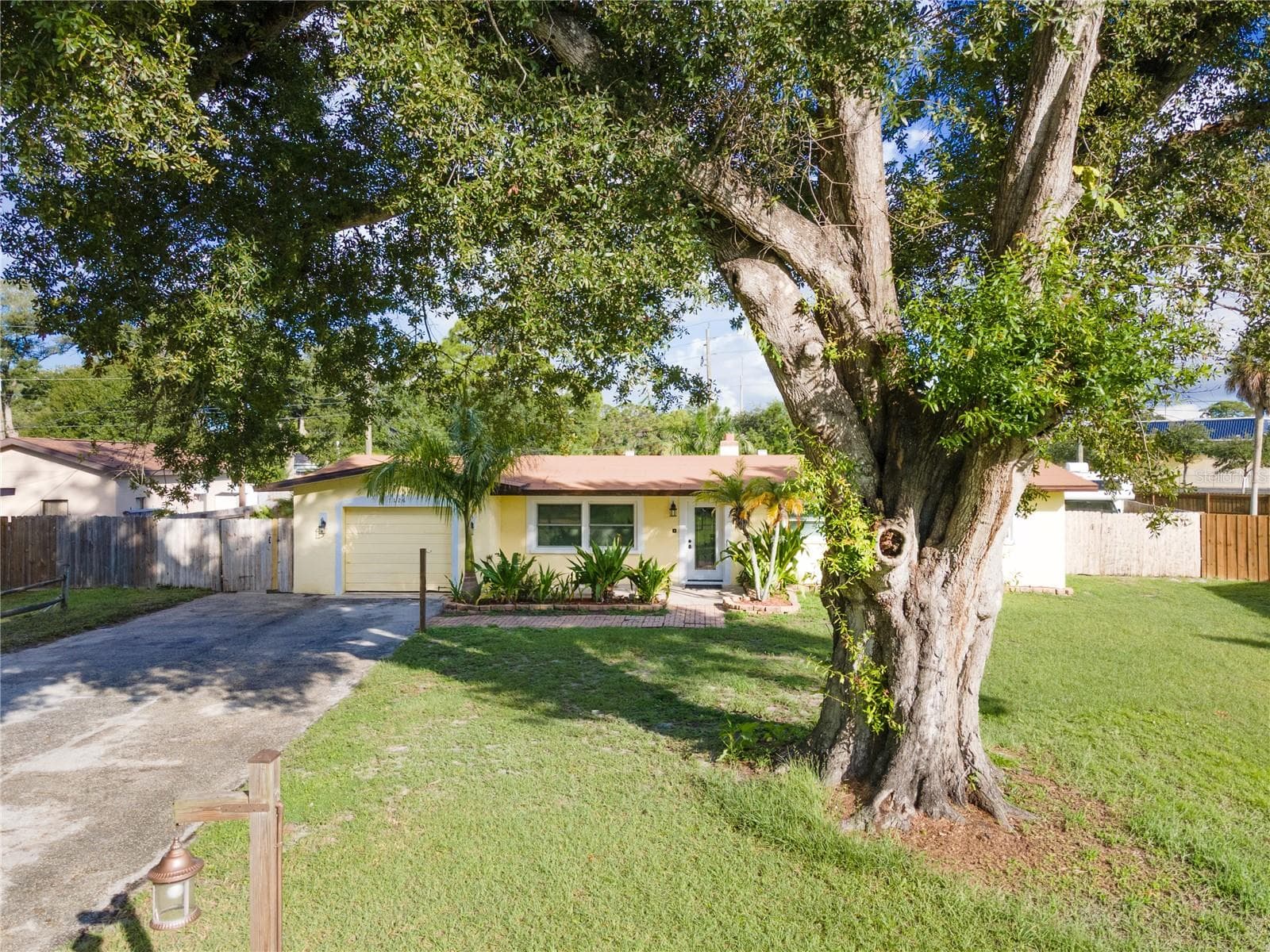 Single Family Residence at 1126 CARMELLA CIR, SARASOTA, photo 2 of 35