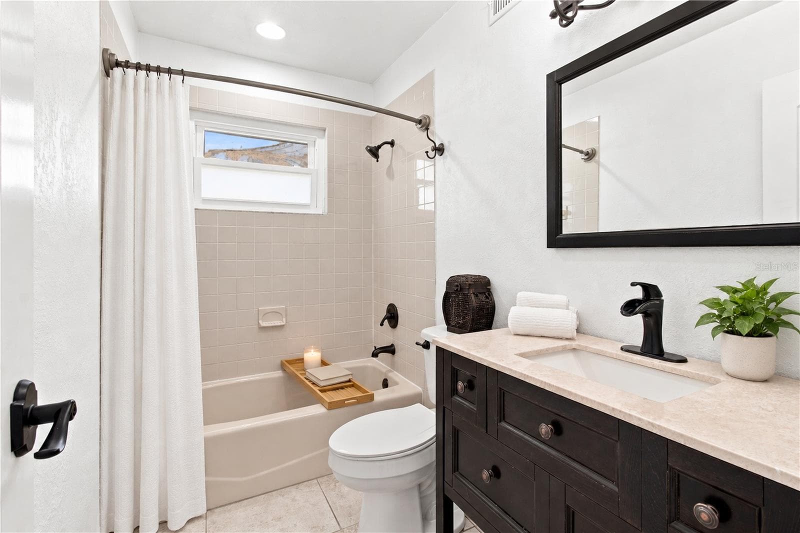 Bath # 2 - 1126 CARMELLA CIR, SARASOTA