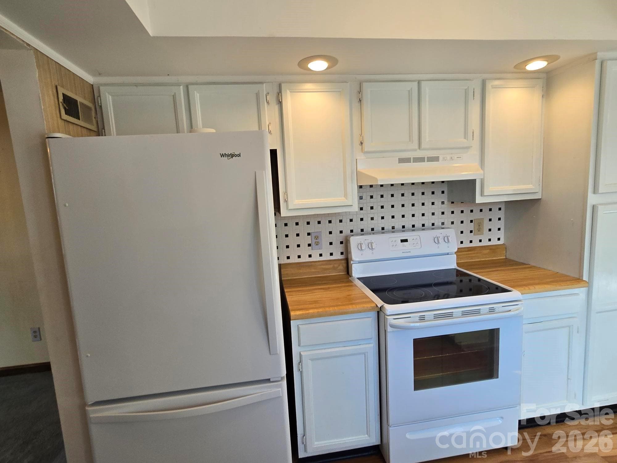 Refrigerator to remain with home! - 6214 Elkington Lane, Mint Hill