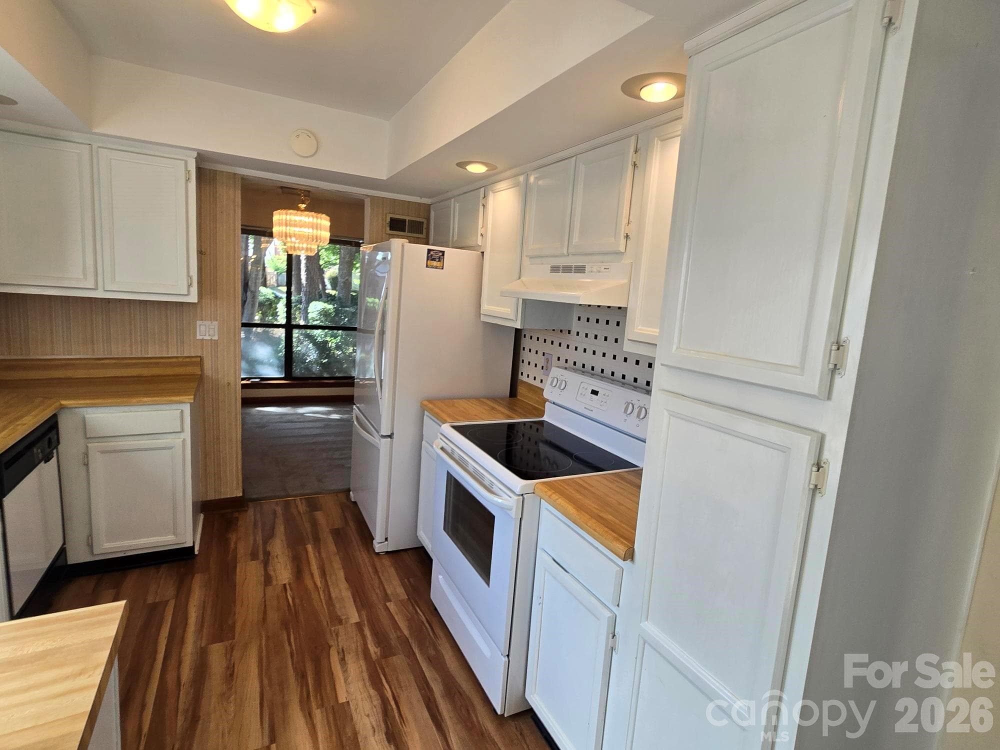Single Family Residence at 6214 Elkington Lane, Mint Hill, photo 8 of 38