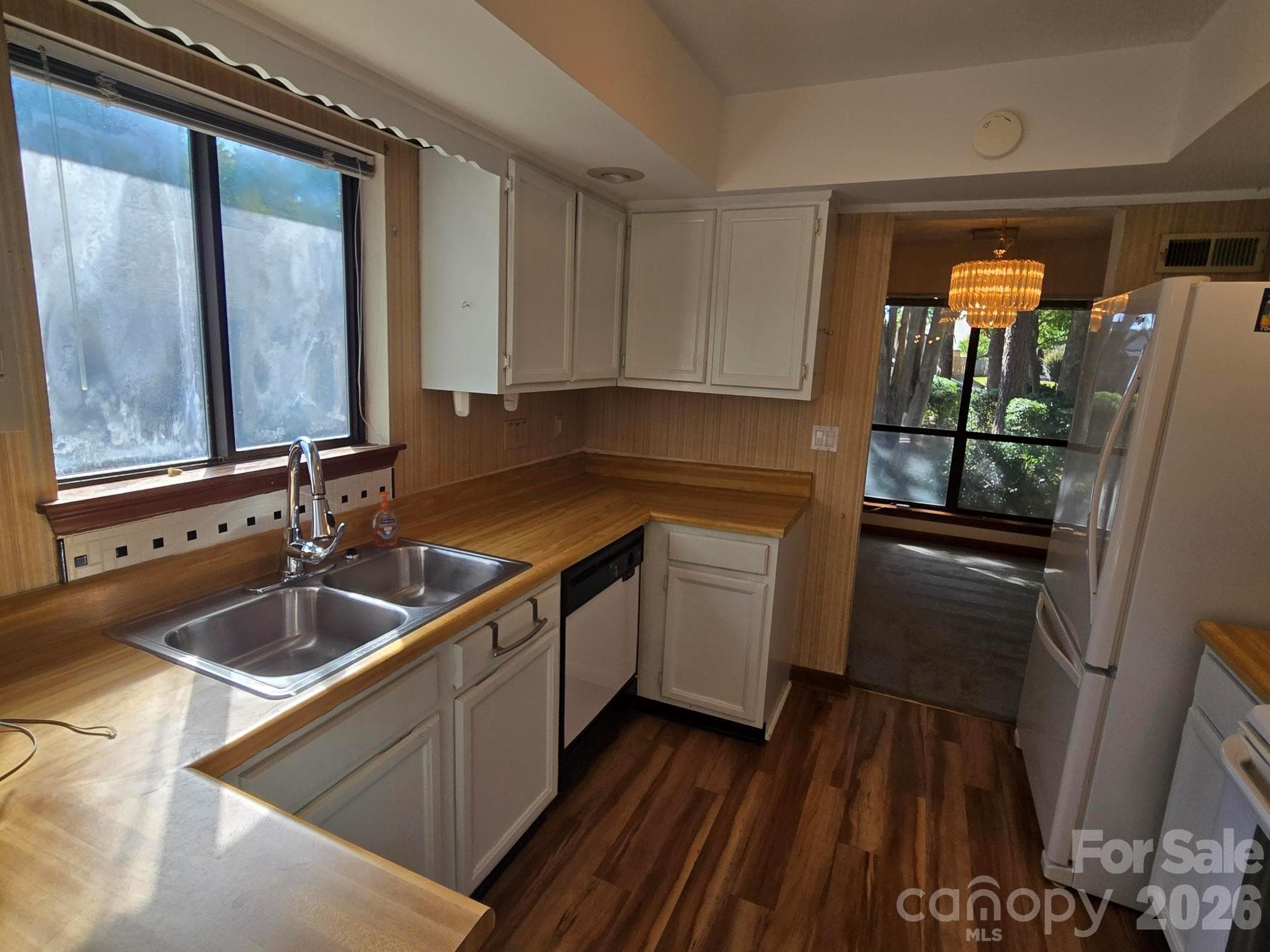 Single Family Residence at 6214 Elkington Lane, Mint Hill, photo 7 of 38
