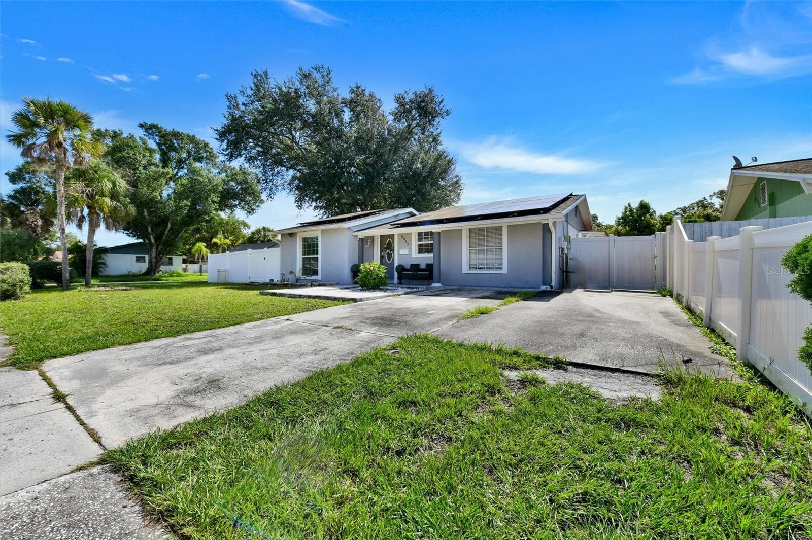 Single Family Residence at 8845 AUBURN WAY, TAMPA, photo 2 of 40