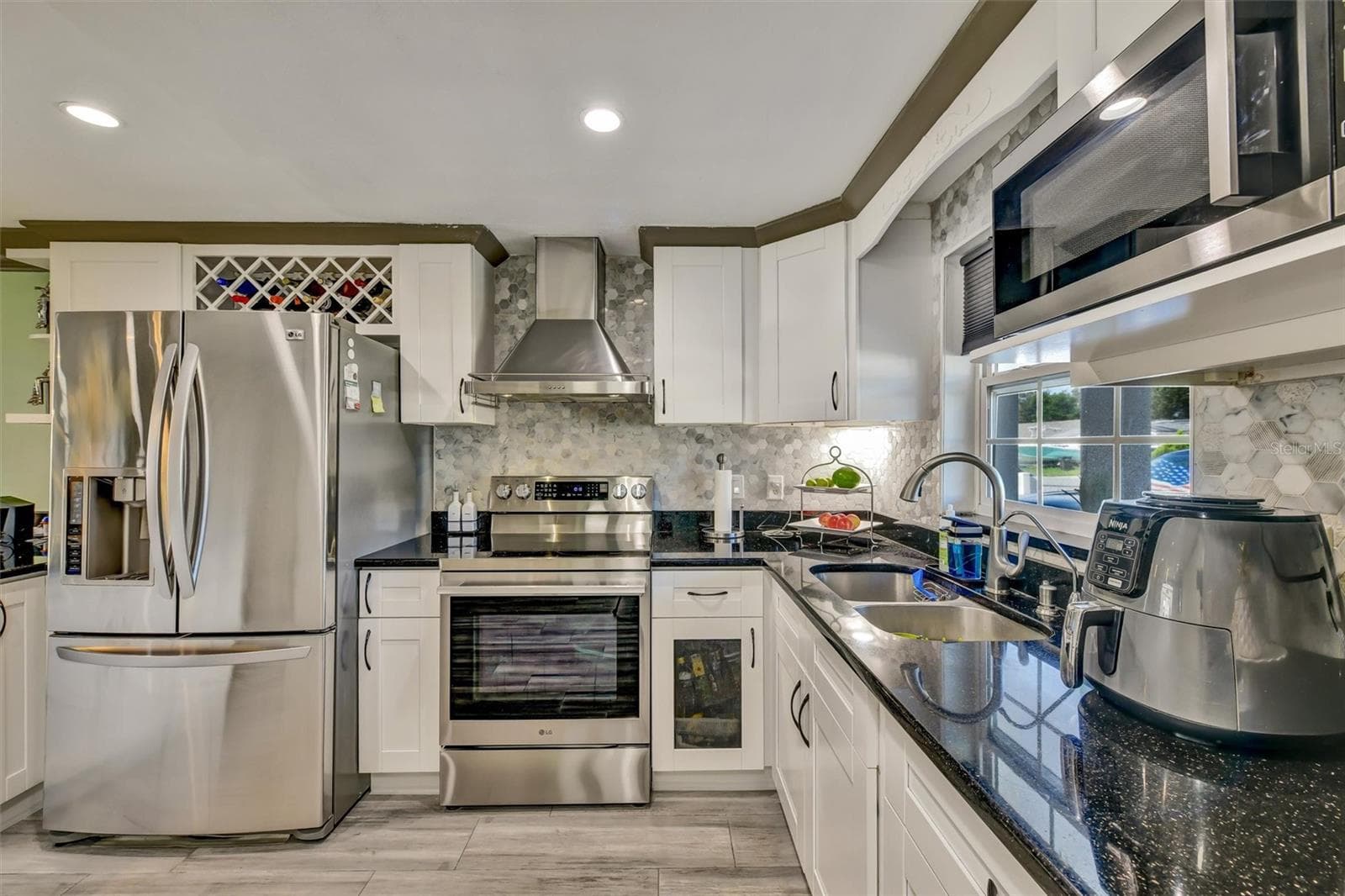 Single Family Residence at 8845 AUBURN WAY, TAMPA, photo 9 of 40