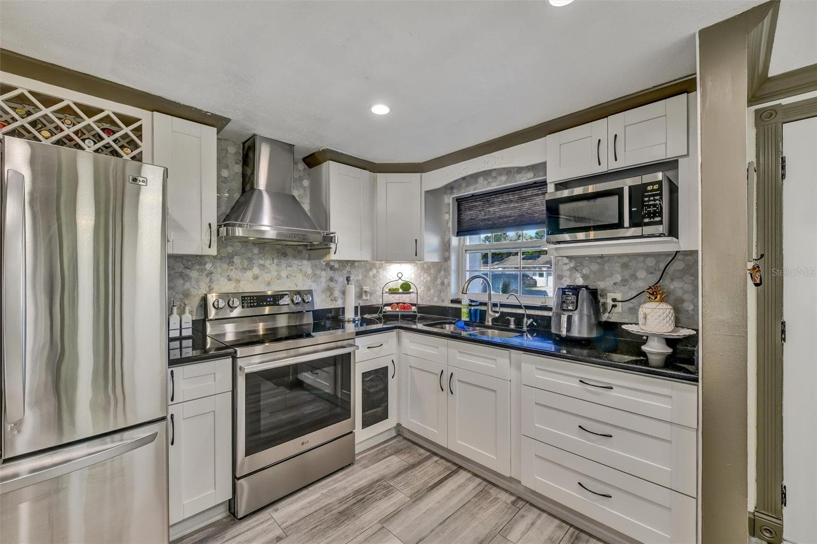 Single Family Residence at 8845 AUBURN WAY, TAMPA, photo 13 of 40
