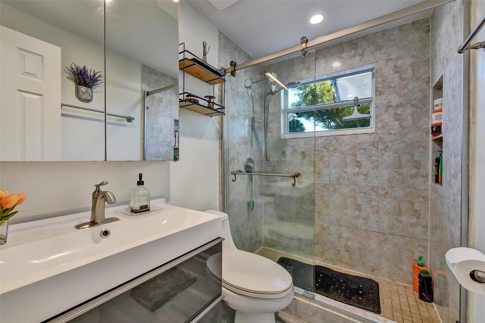 Single Family Residence at 8845 AUBURN WAY, TAMPA, photo 18 of 40