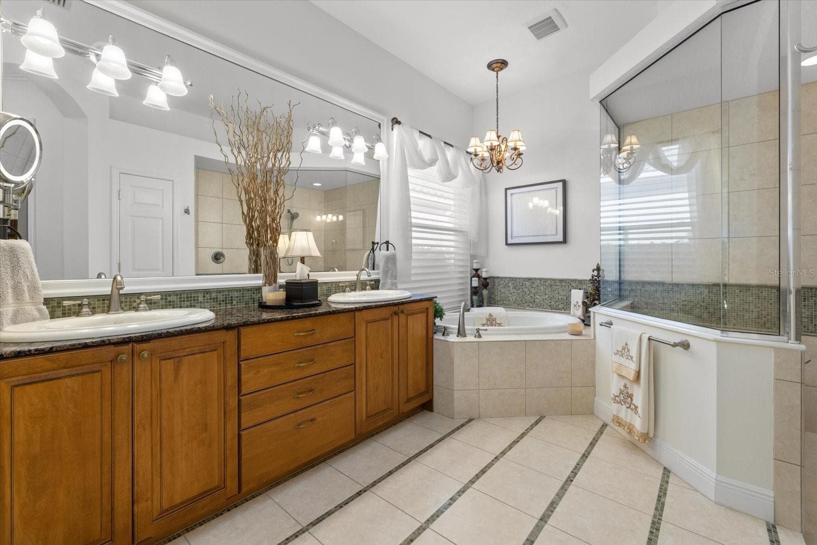 Single Family Residence at 7651 PORTSTEWART DR, LAKEWOOD RANCH, photo 9 of 53