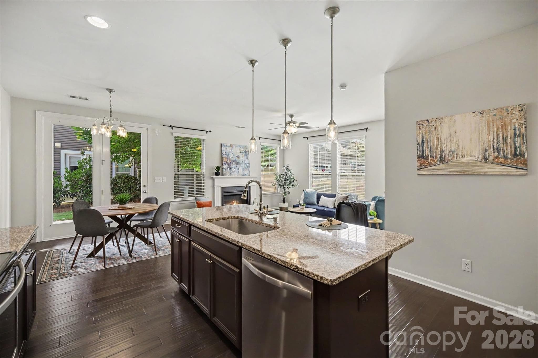 Spacious kitchen with island - 824 Ayrshire Avenue, Fort Mill