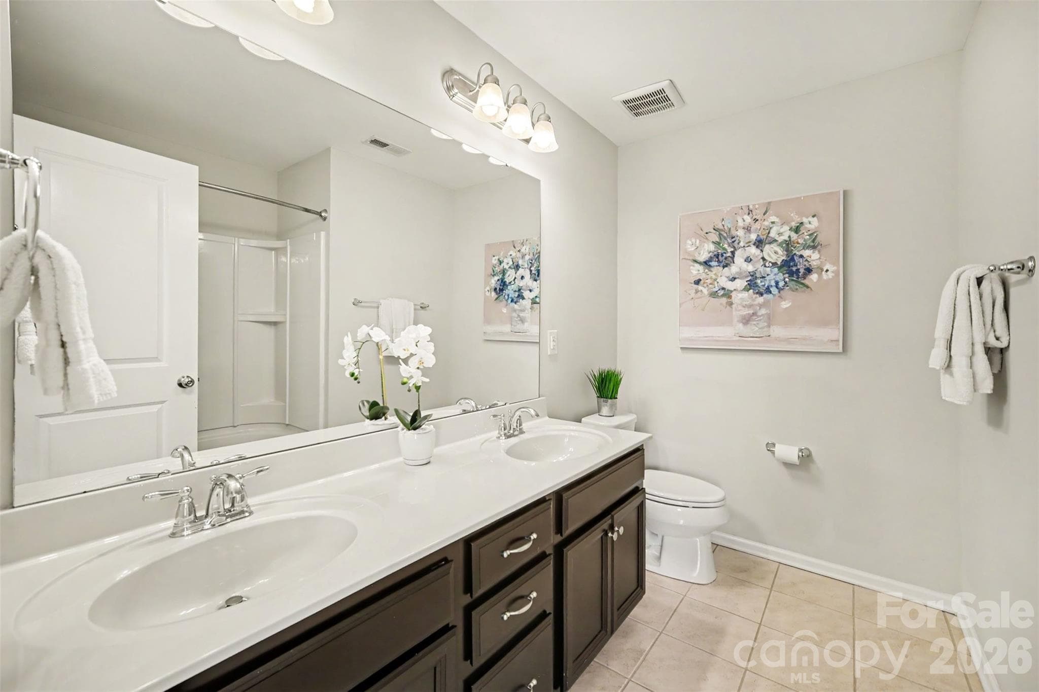 Full bathroom with double vanity conveniently located near the secondary bedrooms - 824 Ayrshire Avenue, Fort Mill