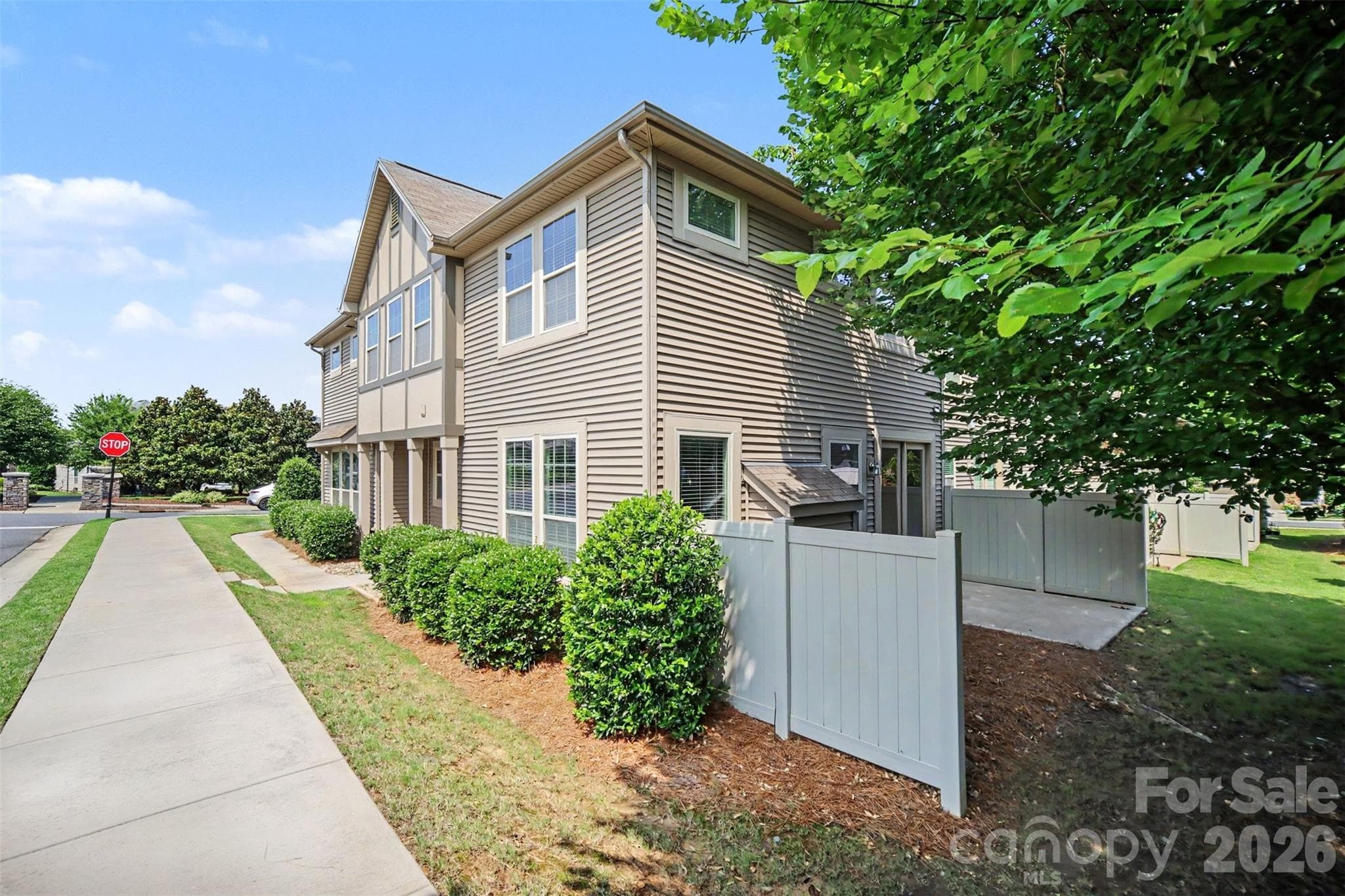 Patio with privacy wall - 824 Ayrshire Avenue, Fort Mill