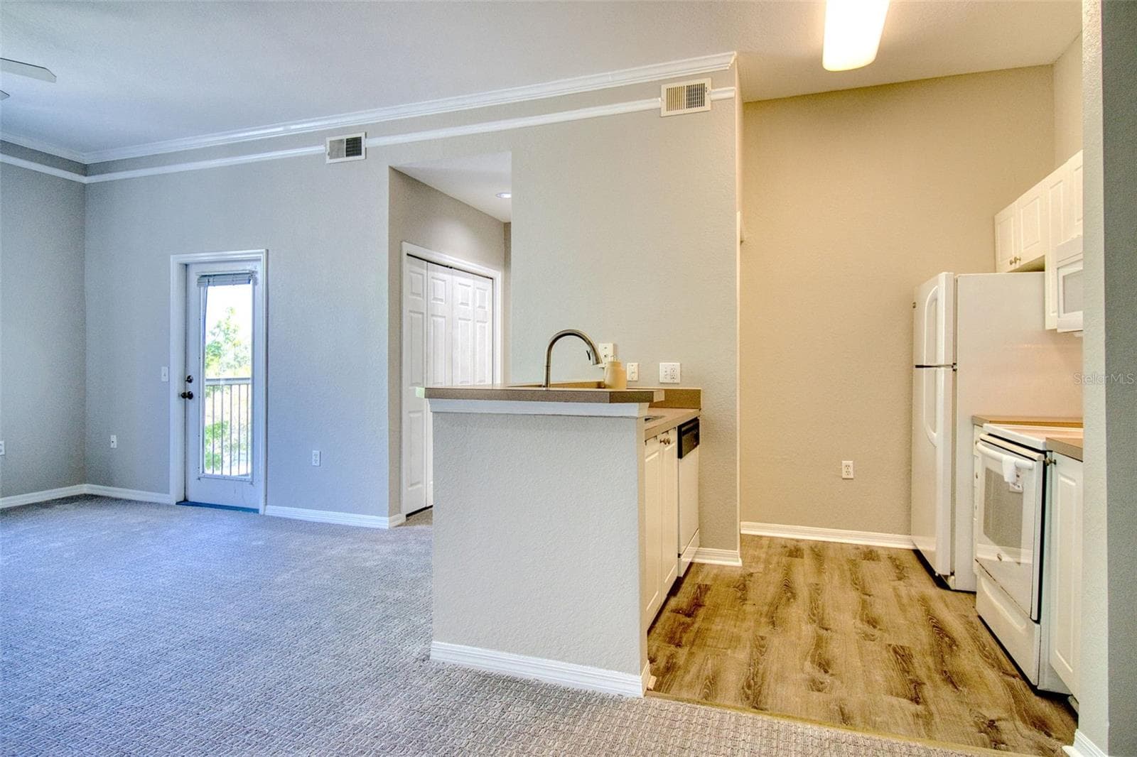 Condominium at 5146 NORTHRIDGE RD #303, SARASOTA, photo 3 of 22