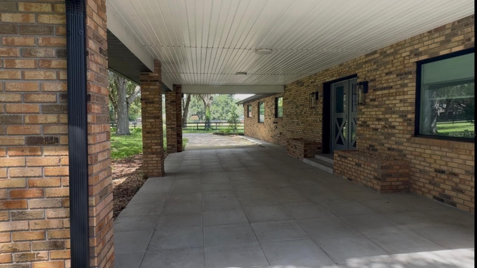 Drive-through porte-cochère - 9865 SW 74TH AVE, OCALA