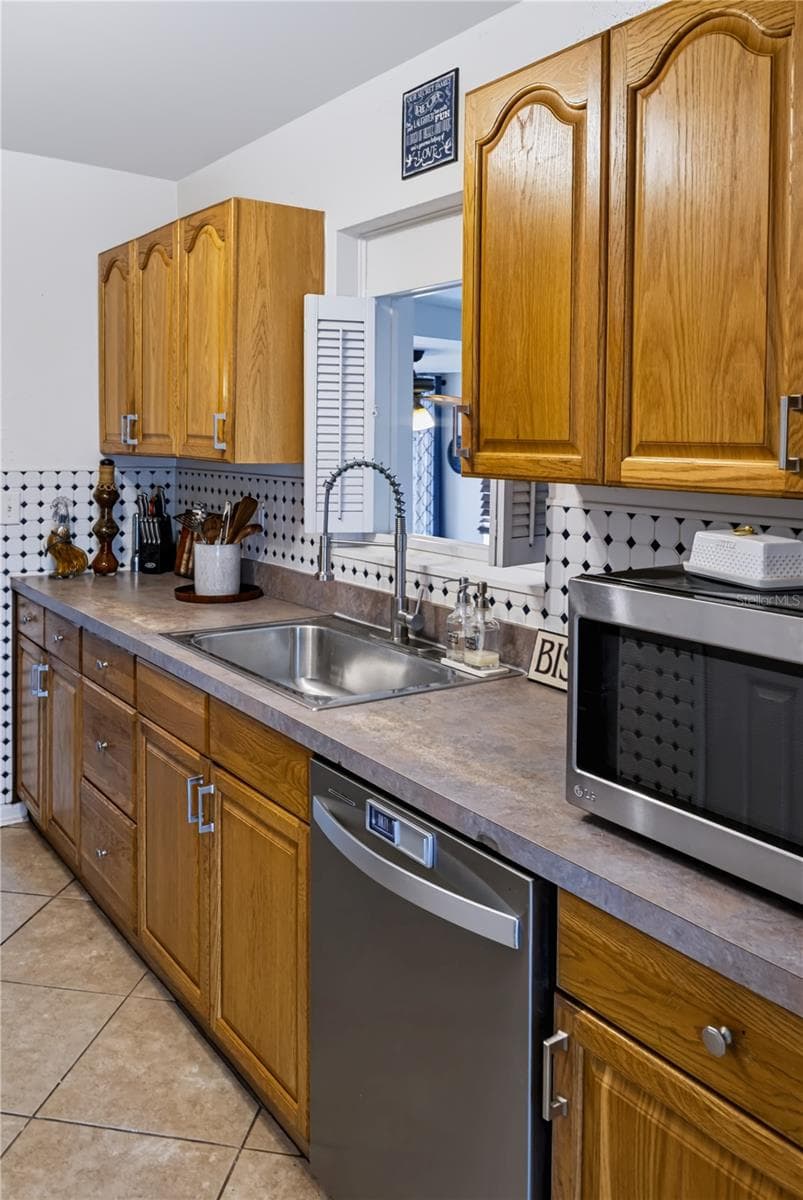 SOLID OAK CABINETS WITH STAINLESS STEEL PULLS - 2280 HAGEN AVE, DELTONA