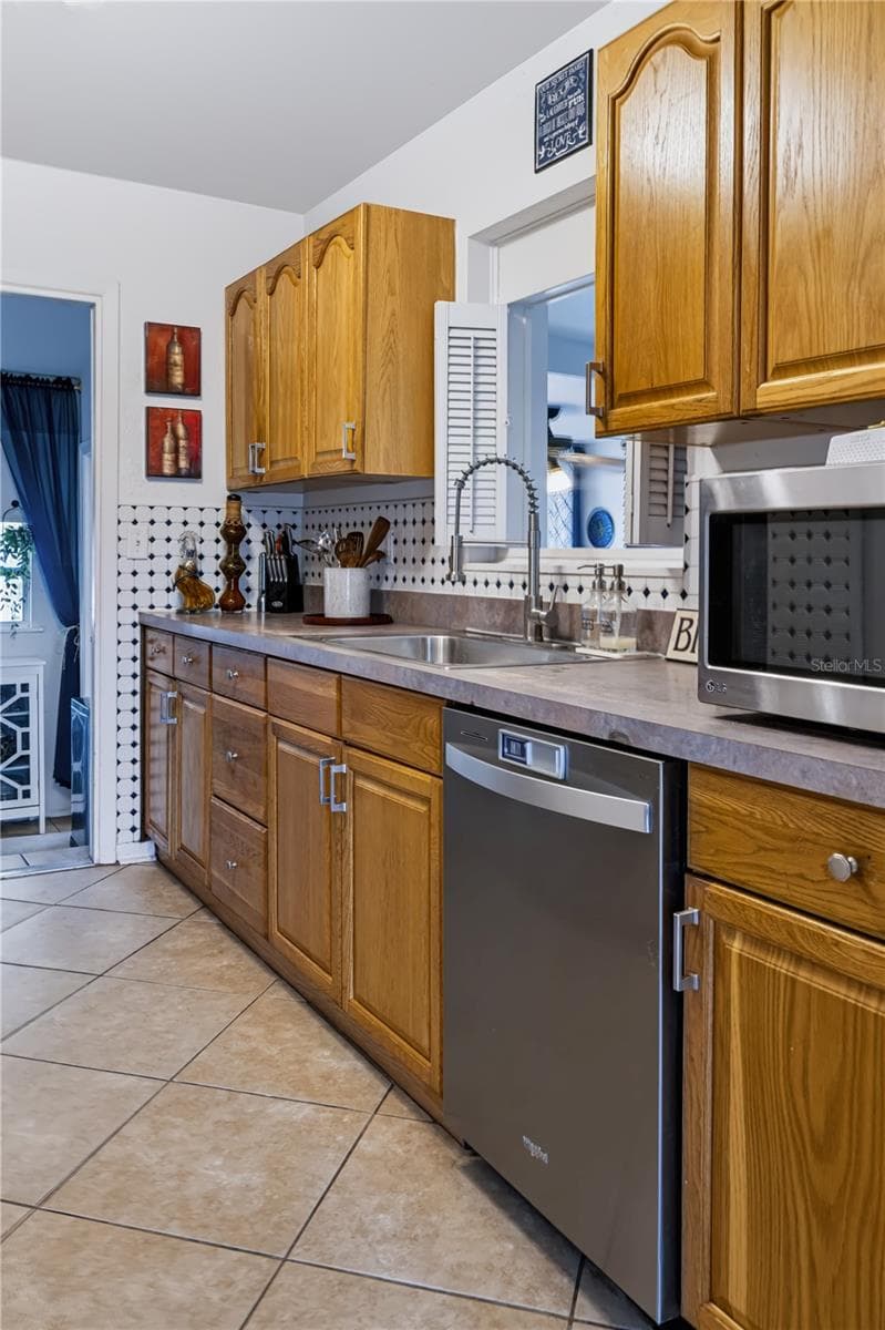 Newer Dishwasher - 2280 HAGEN AVE, DELTONA