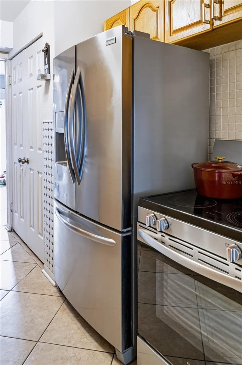 Newer Glass-Top Stove. - 2280 HAGEN AVE, DELTONA