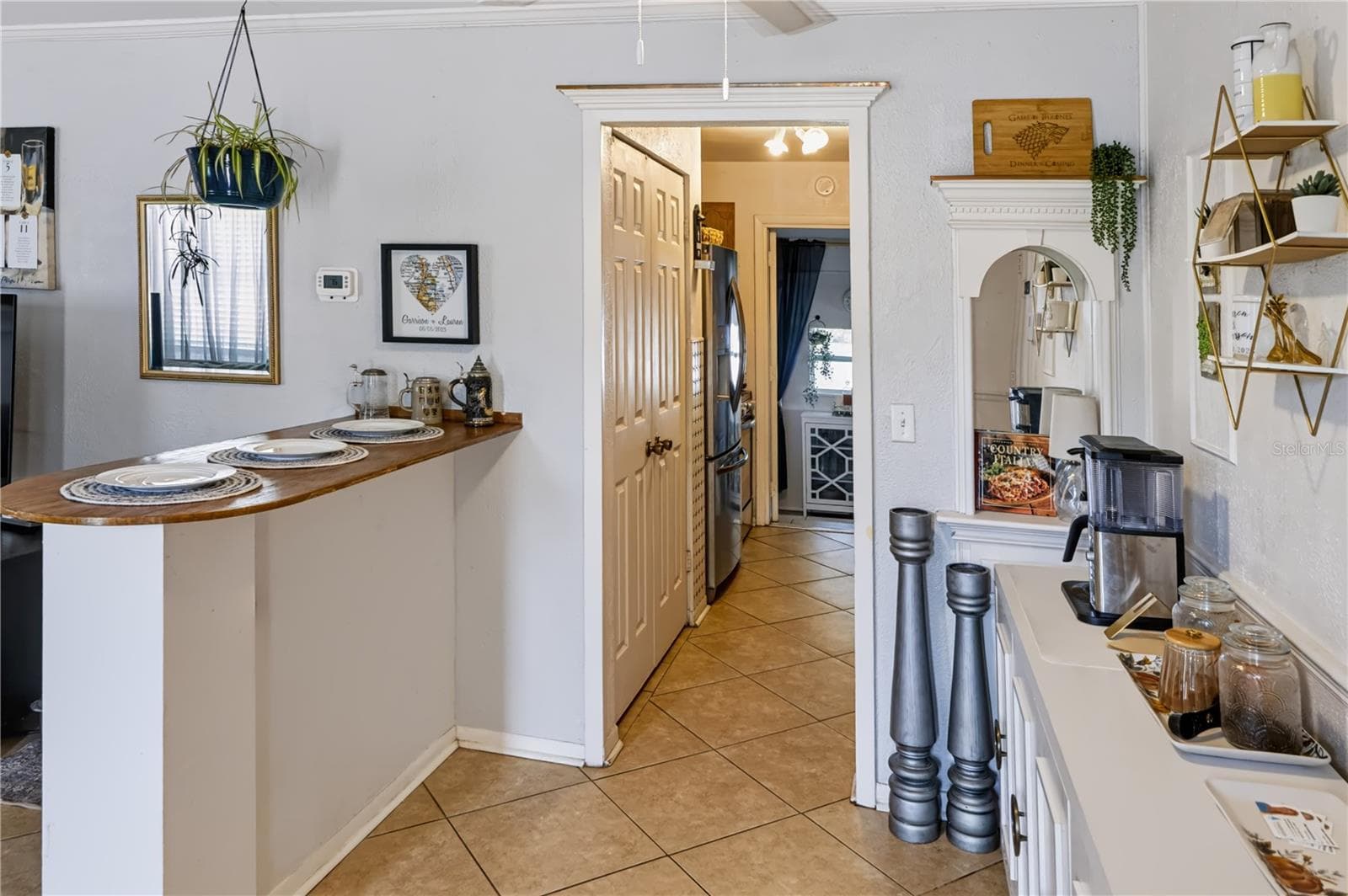 BUILT-IN LEDGES - 2280 HAGEN AVE, DELTONA
