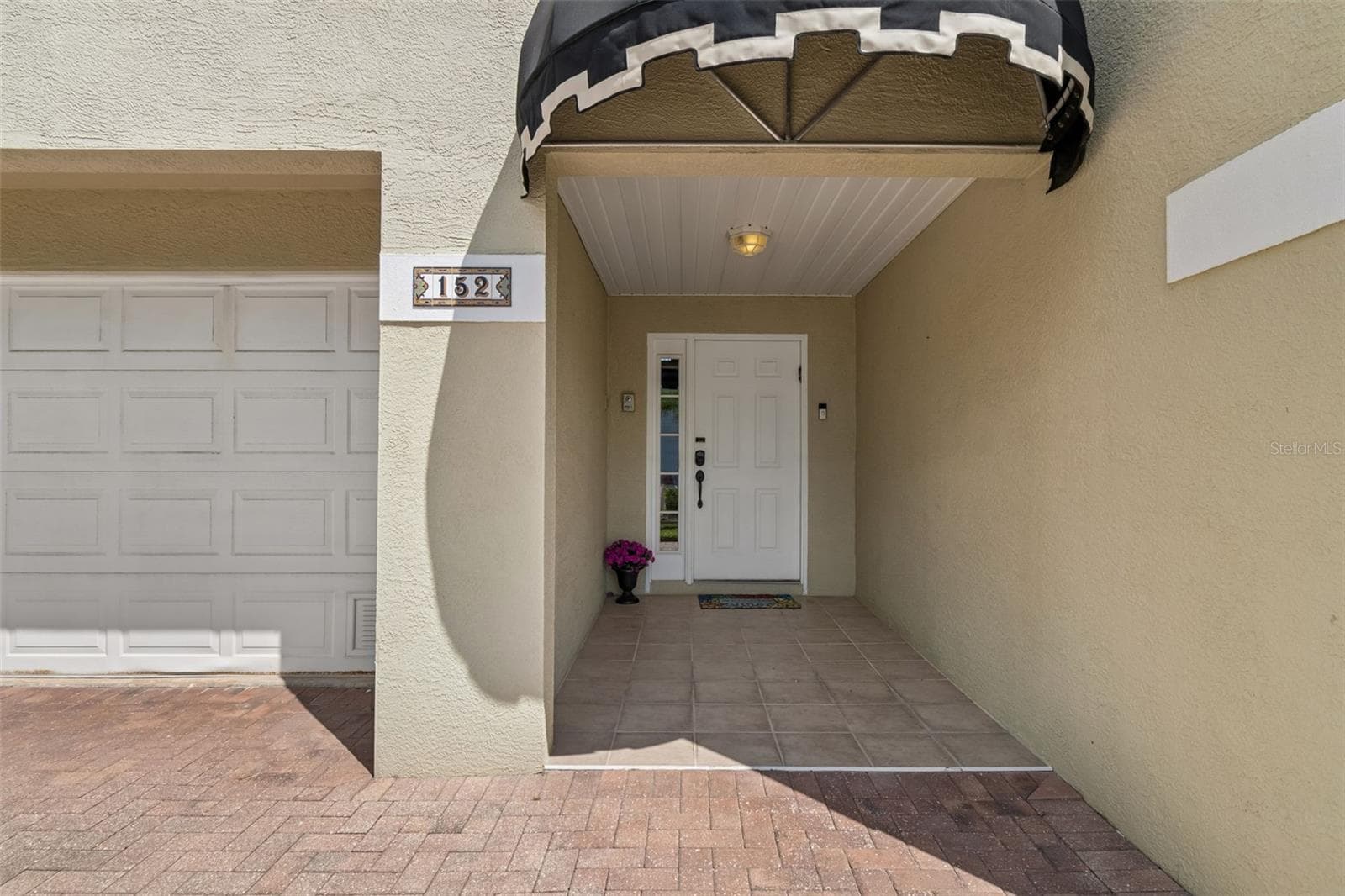 Large covered entry way keeps your guests and packages dry. - 152 117TH AVE, TREASURE ISLAND