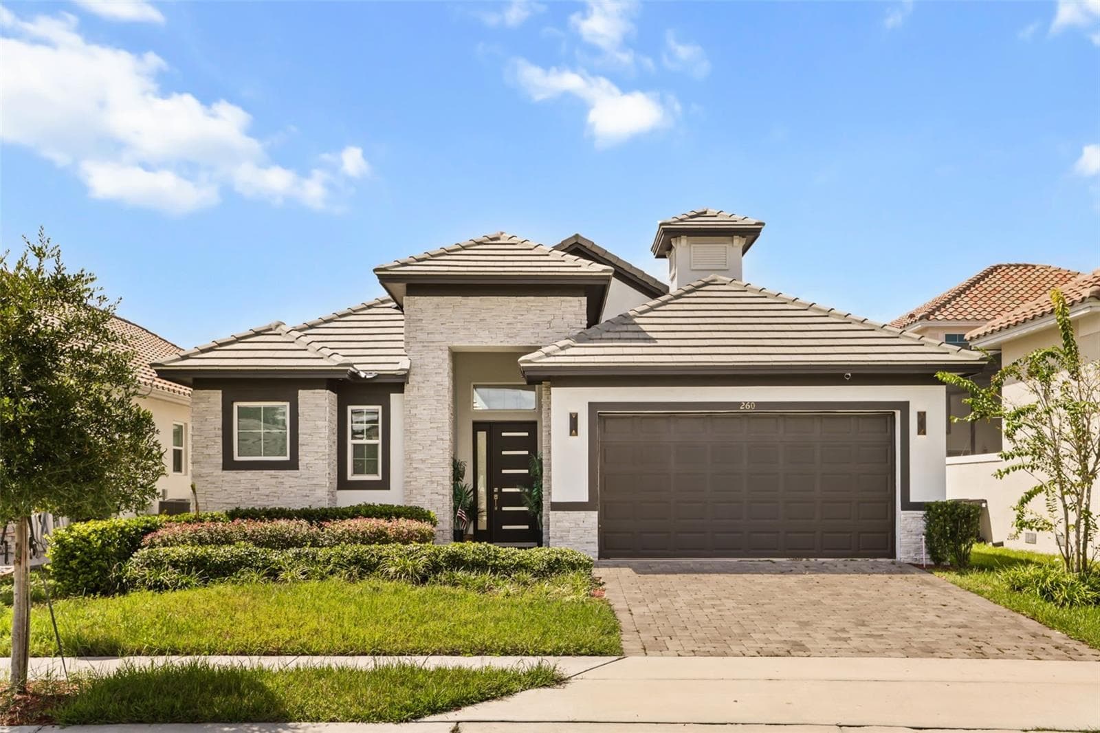 260 HAMPTON LOOP