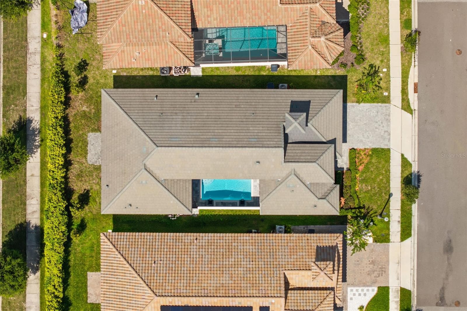 Drone Roof - 260 HAMPTON LOOP, DAVENPORT