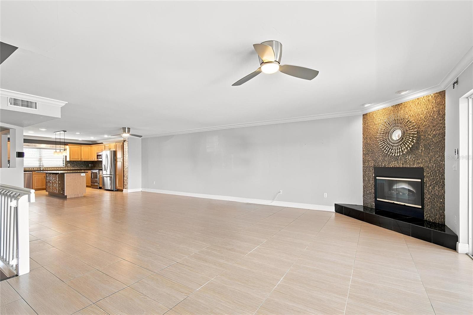 Great room with endless furniture layout possibilities. - 152 117TH AVE, TREASURE ISLAND