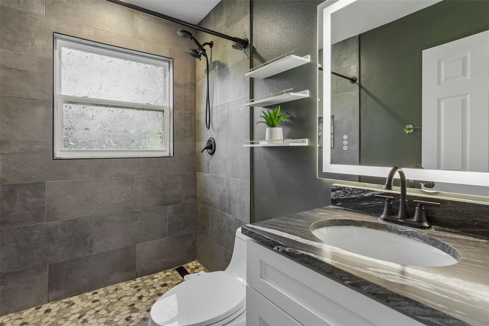 Hall Guest Bathroom - 10420 N HAMNER AVE, TAMPA