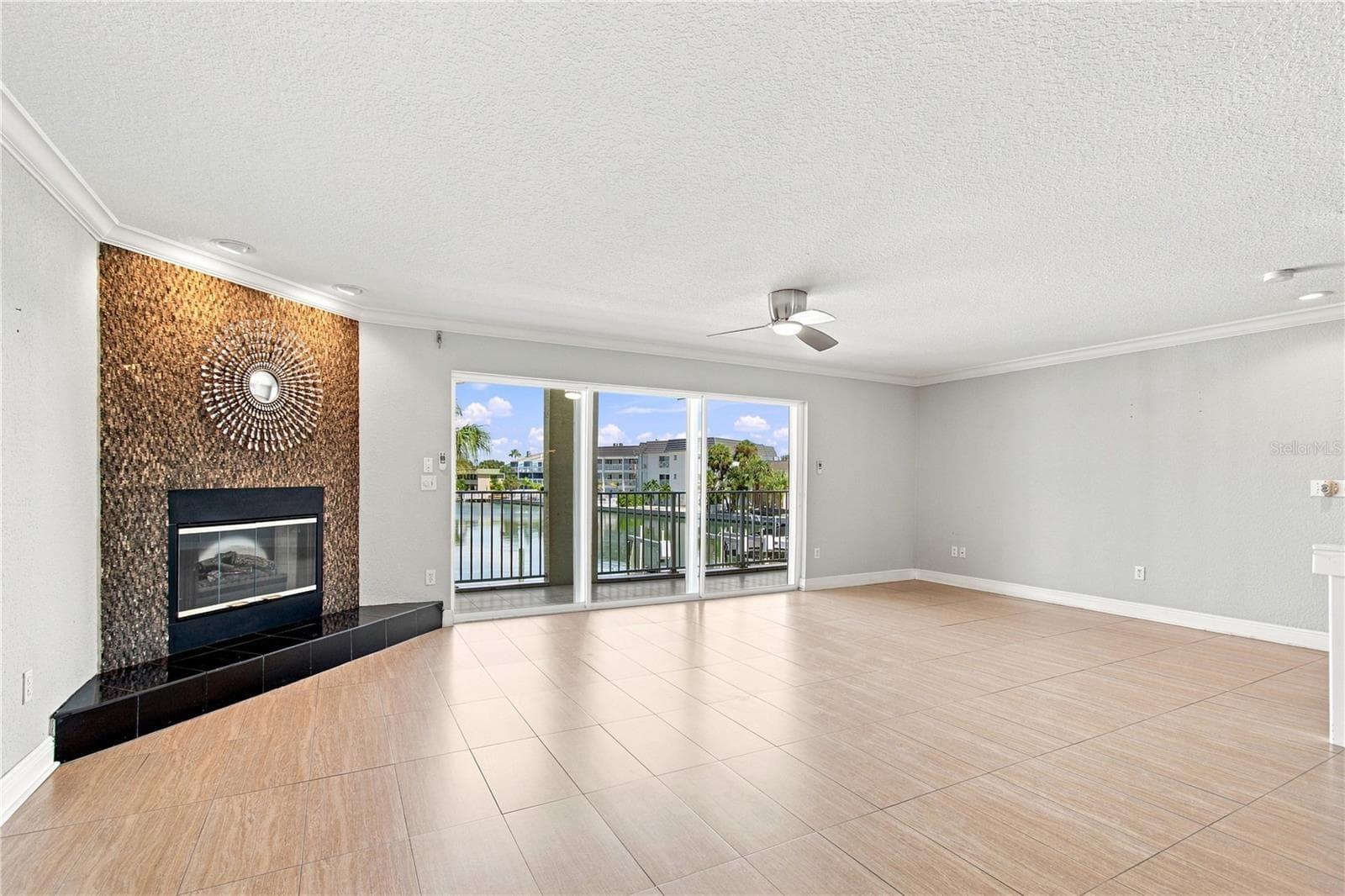 Open and bright spaces. Wide townhome which feels like a single family home. - 152 117TH AVE, TREASURE ISLAND
