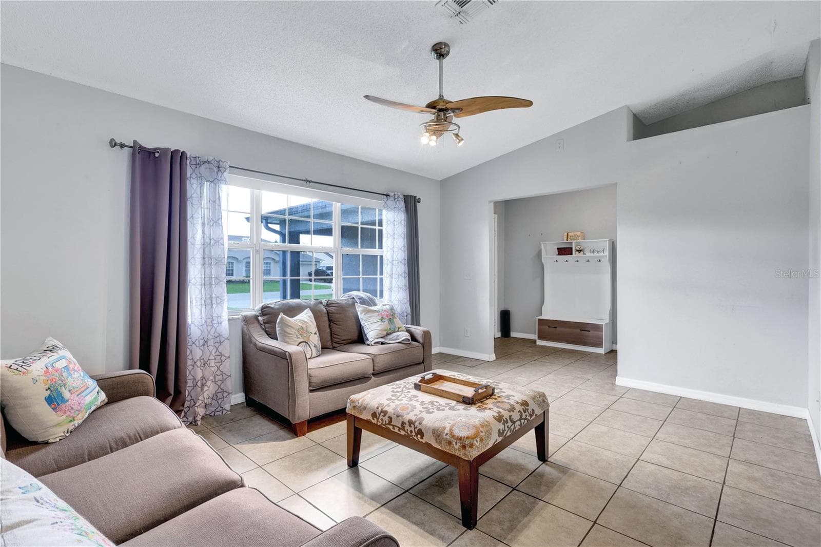 LIVING ROOM - 504 EAGLE CT, POINCIANA