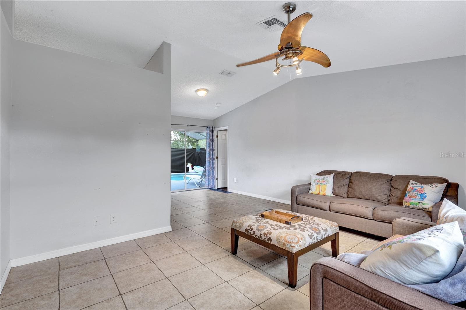 Single Family Residence at 504 EAGLE CT, POINCIANA, photo 8 of 29