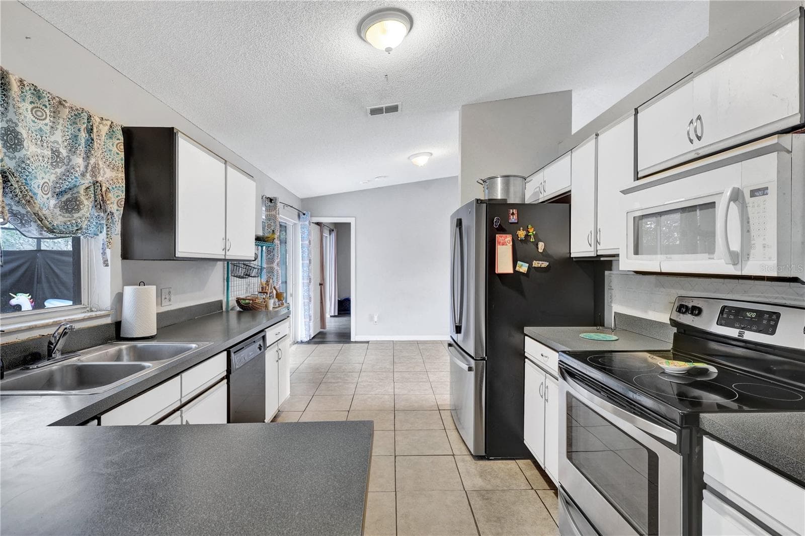 OPEN CONCEPT KITCHEN - 504 EAGLE CT, POINCIANA