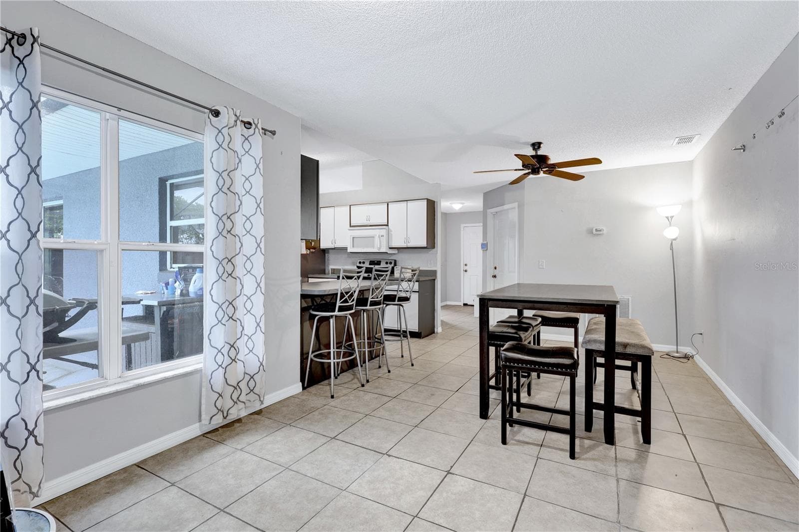 KITCHEN BREAKFAST BAR - 504 EAGLE CT, POINCIANA