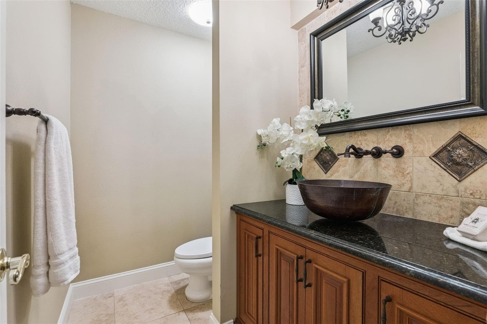 Guest Half Bath in hallway off kitchen - 333 BRANTLEY CLUB PL, LONGWOOD
