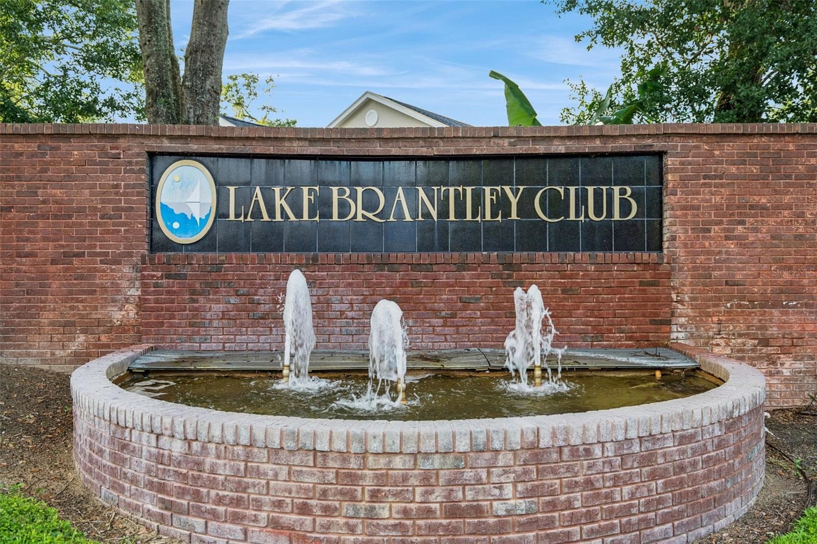 Neighborhood Entrance - 333 BRANTLEY CLUB PL, LONGWOOD