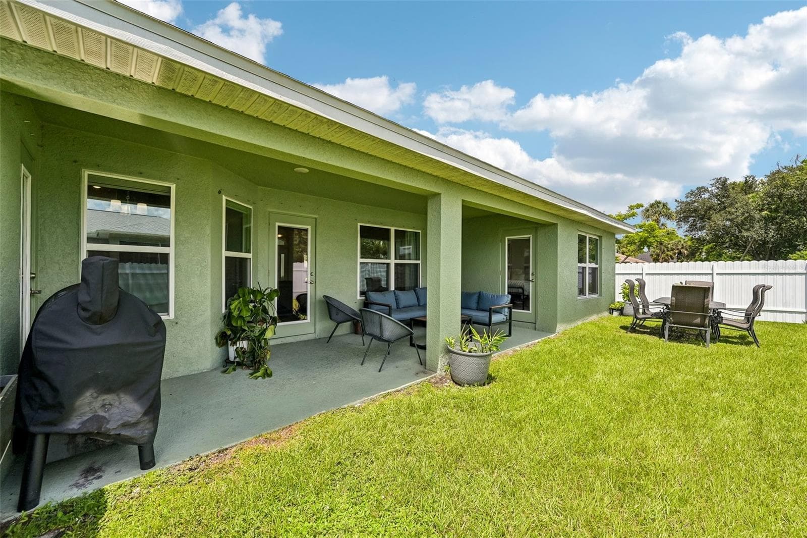 Covered Outdoor Lanai - 2718 N CHAMBERLAIN BLVD, NORTH PORT