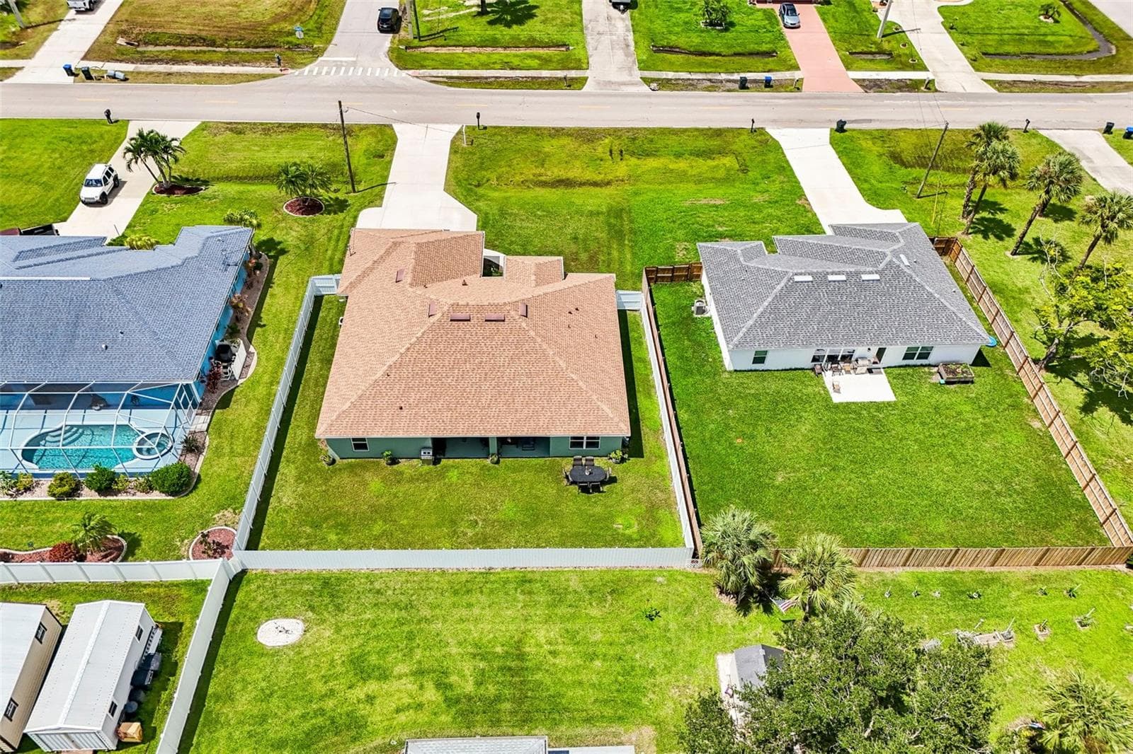 Drone backyard - 2718 N CHAMBERLAIN BLVD, NORTH PORT
