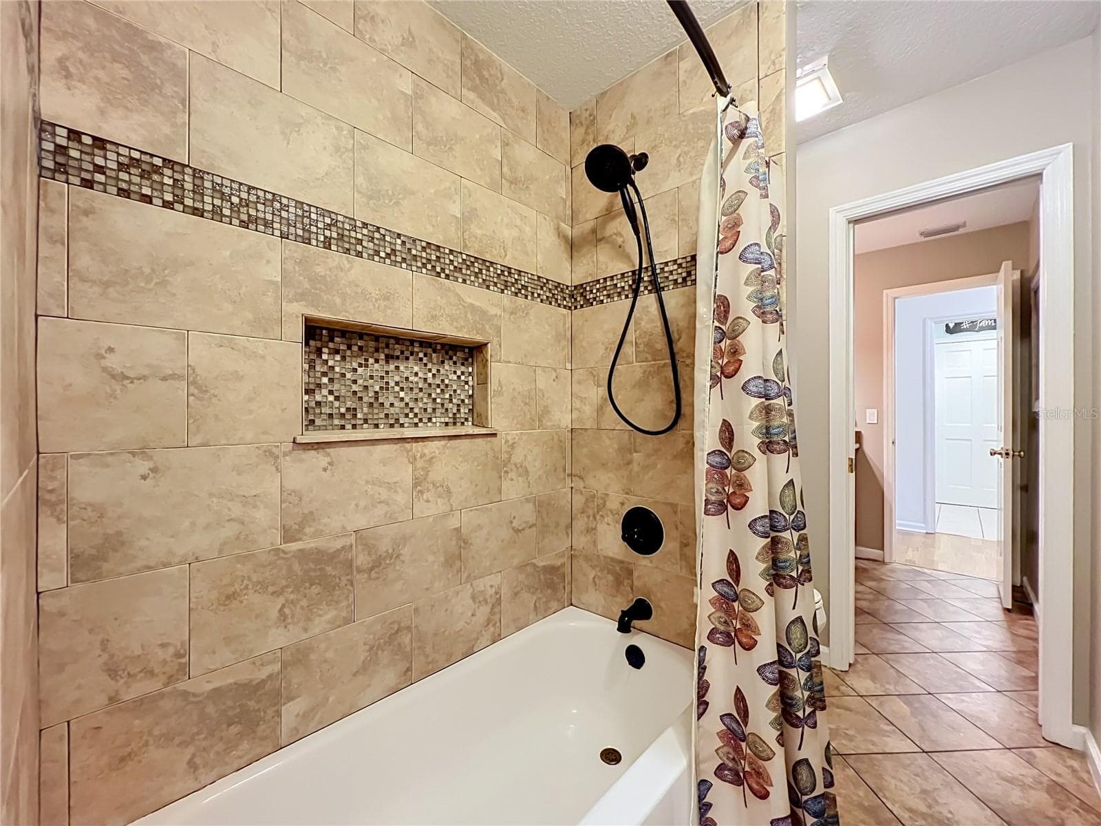 Bathroom 2 - bath / shower combo - 324 REMINGTON DR, OVIEDO