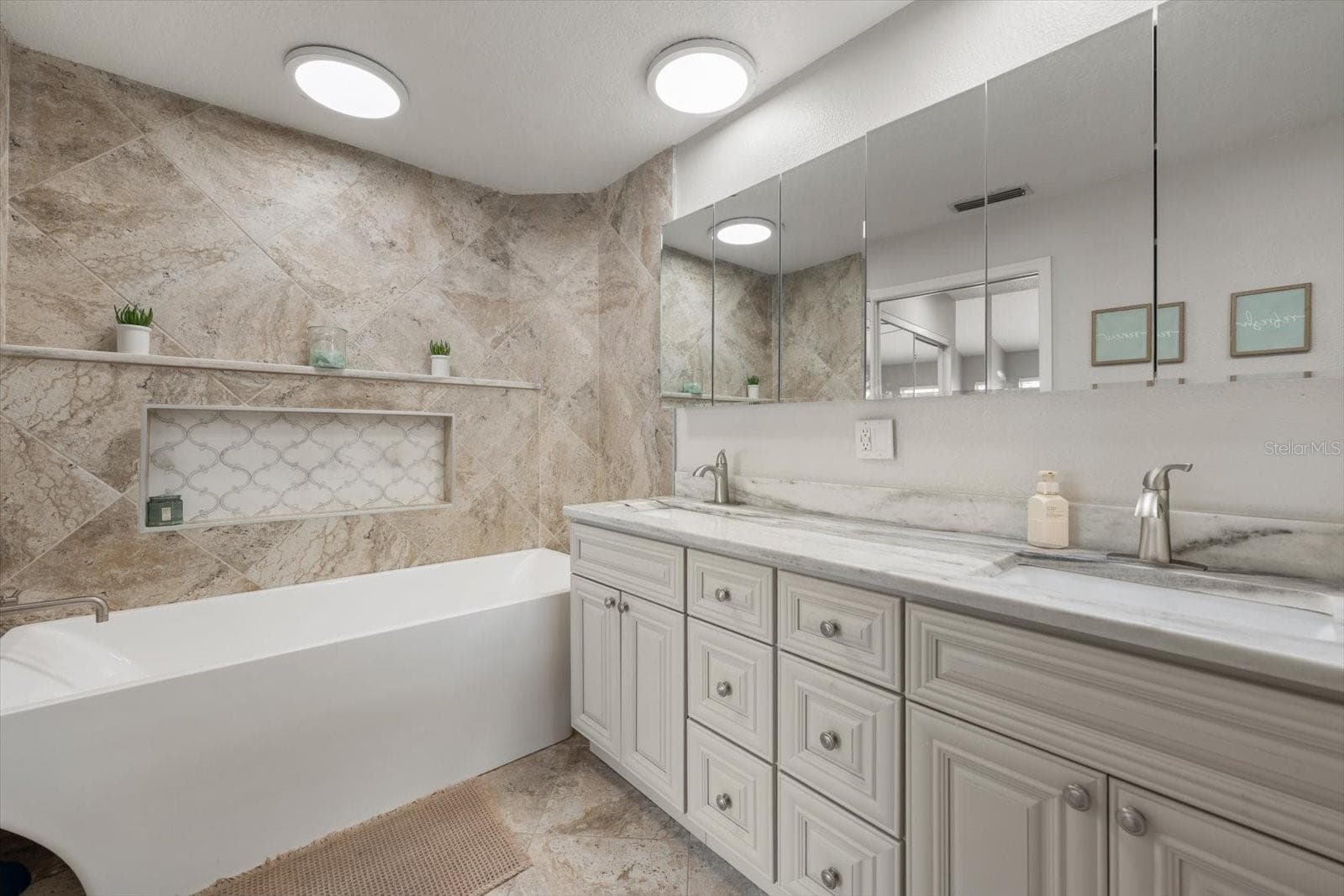 Condominium at 10811 INDIAN HILLS CT #42, SEMINOLE, photo 18 of 33