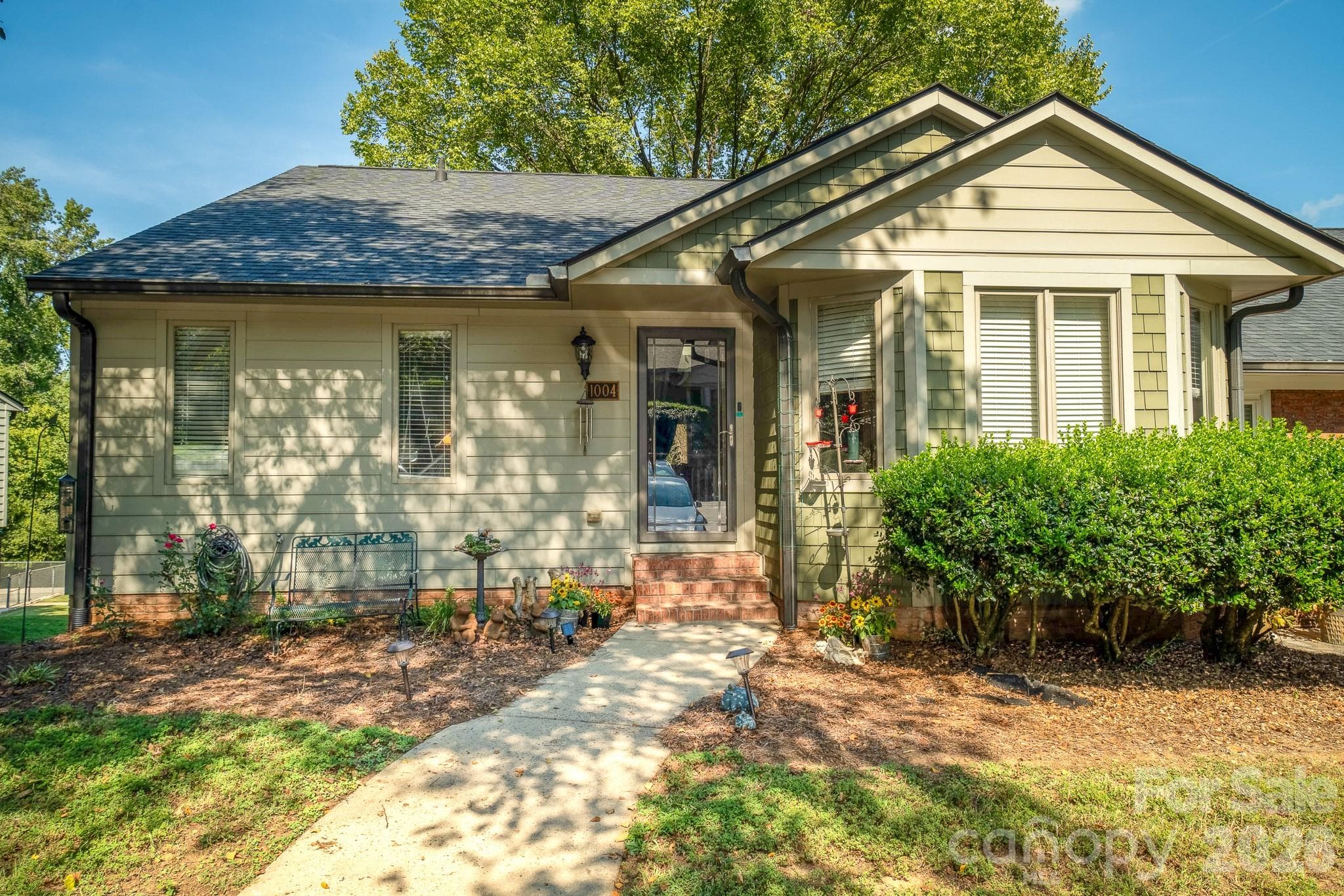 1004 Kenilworth Court NW