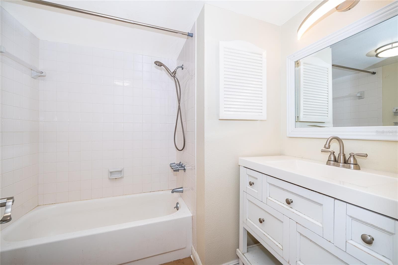 Guest Bathroom - 1130 N LAKE PARKER AVE #C126, LAKELAND