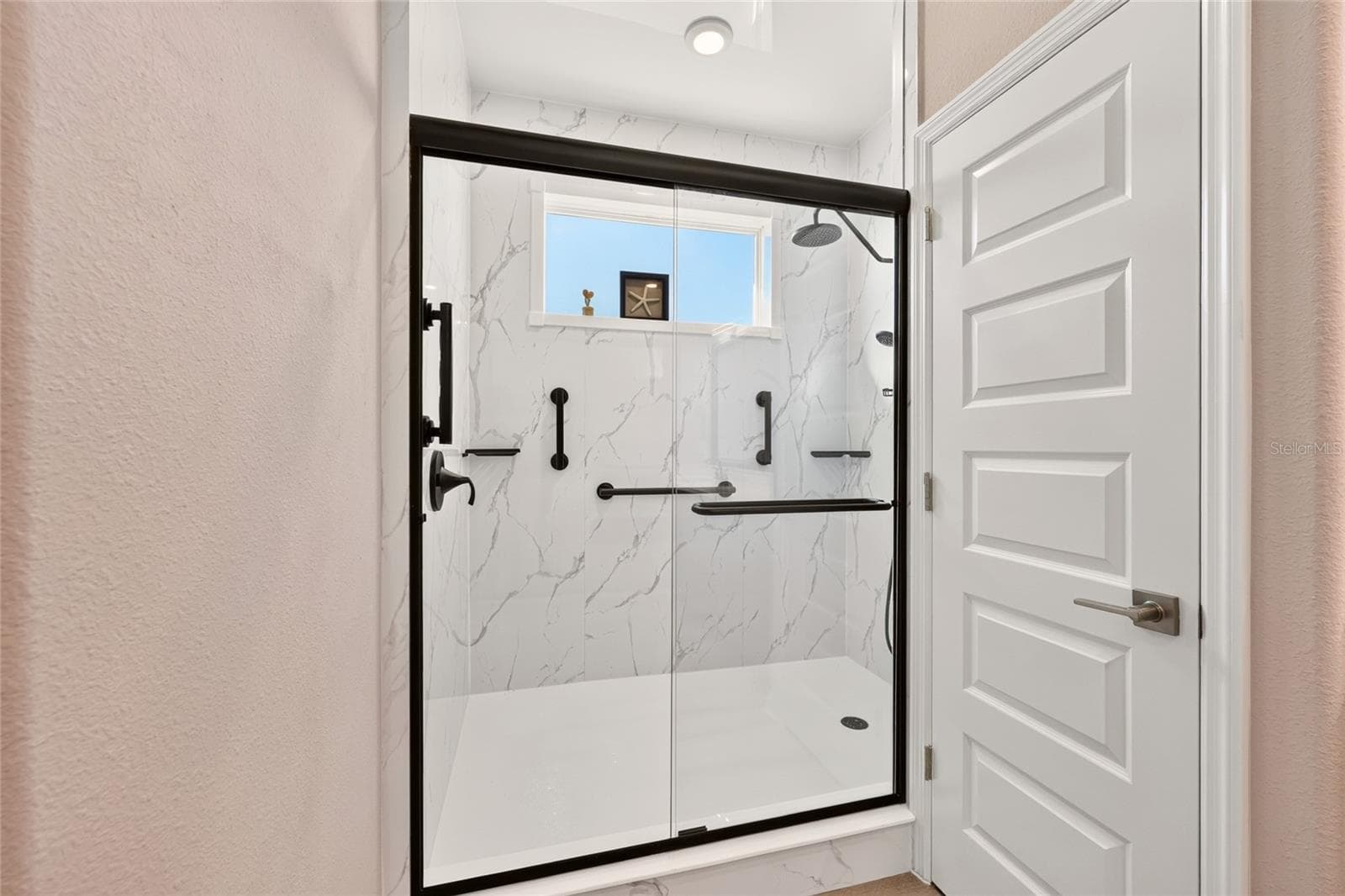 Main bathroom - 8053 SW 86TH TERRACE RD, OCALA